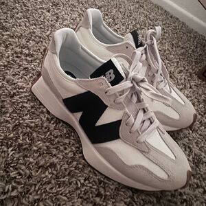 New Balance 327 Women’s NEVER WORN Moonbeam / black